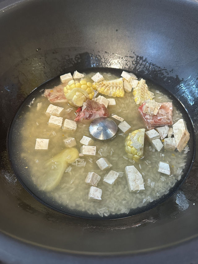 為食妹與浣熊到九龍城品嚐豪華海鮮盛宴粥底鍋