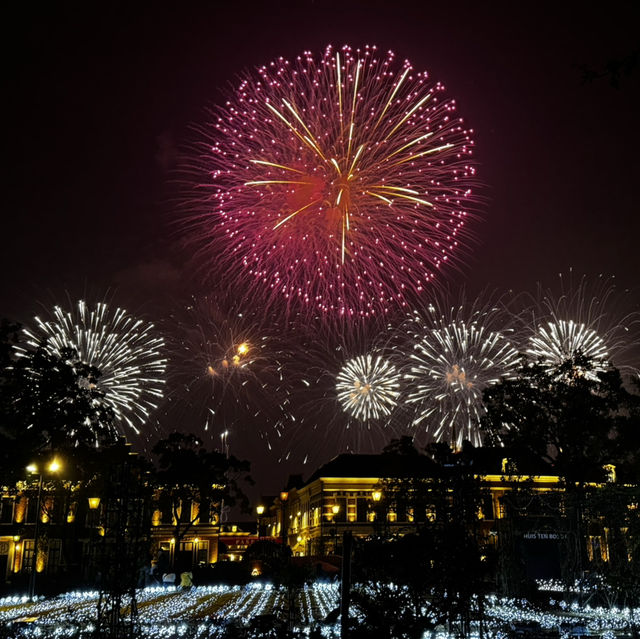Magical illuminations & fireworks at Huis Ten Bosch