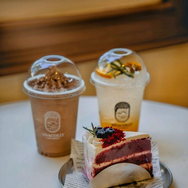 Anacolly คาเฟ่ลพบุรี วิวเขาจีนแล