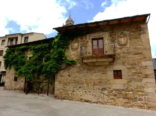 Ponferrada Travel Guide 2026: Top Attractions, Local Food & Travel