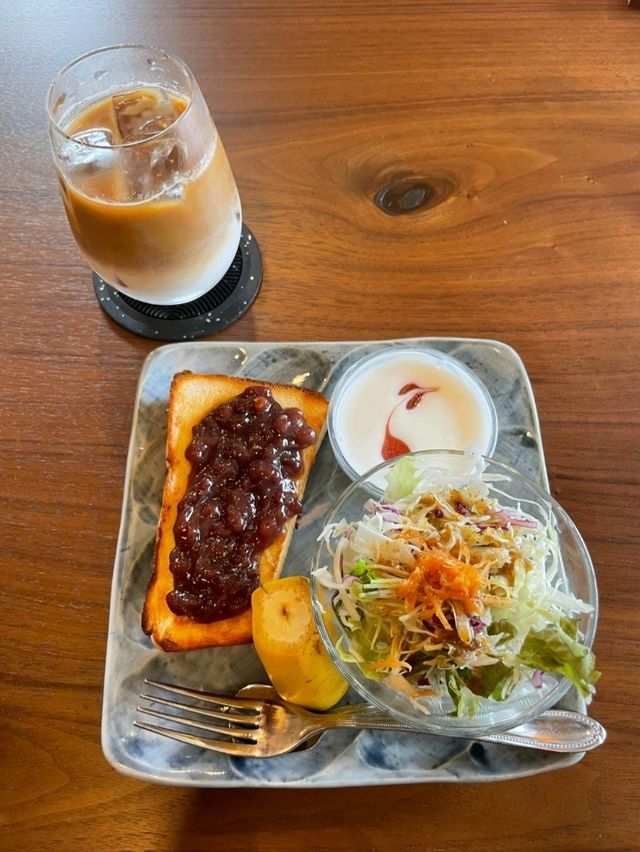 【古民家カフェ空間でモーニングを】