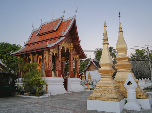 วัดแสนสุขาราม สถานที่ใส่บาตรพระตอนเช้าแบล็กกราวสวย
