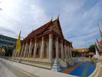 พามากราบสักการะ หลวงพ่อแก่นจันทน์