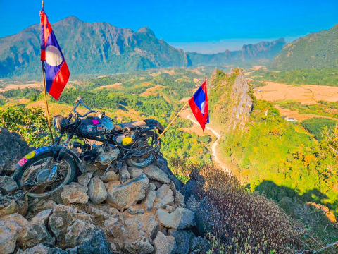 ラオス】バイクのオブジェが素敵✨絶景ビューポイント！ | Trip.com Naka