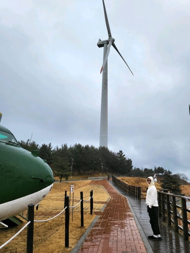 전투기와 풍력발전기를 볼수 있는 여행지