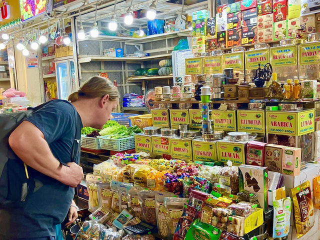 Ben Thanh Market: Trinket Heaven