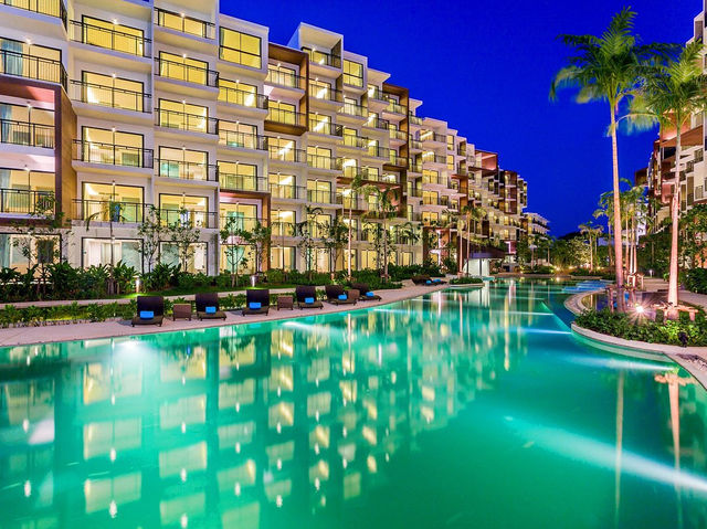 🏊‍♀️  Sun, Pools, and a Few Surprises 🍹