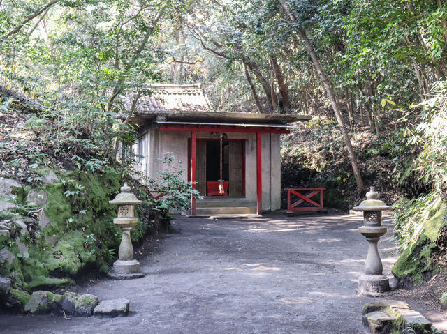 【鹿児島県】 大正噴火の名残りを伝える桜島の噴火遺産『黒神埋没鳥居』