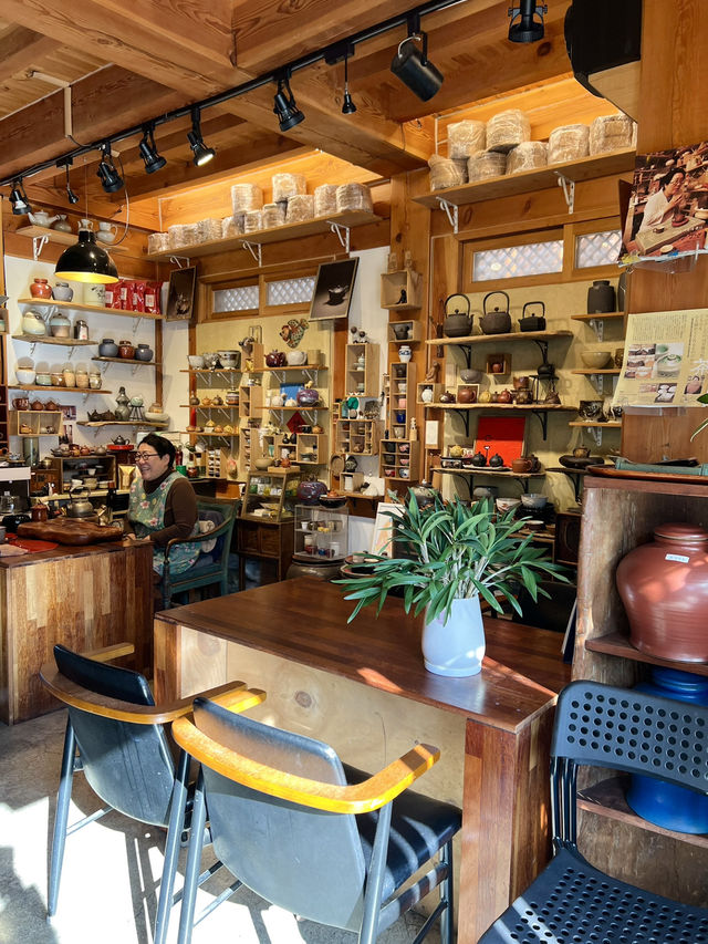 恩平韓屋村の、韓屋伝統茶菓子店 ミョングムダン
