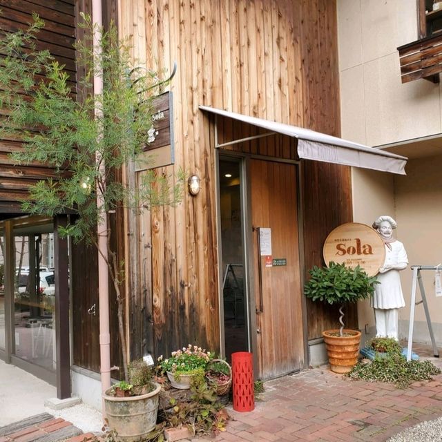 ドライフラワーや針金細工がかわいいお洒落カフェ