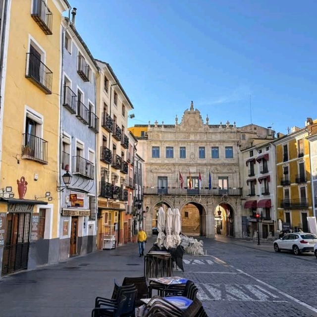 昆卡最古老的哥德式主教座堂 Catedral de Santa María y San Julián de Cuenca