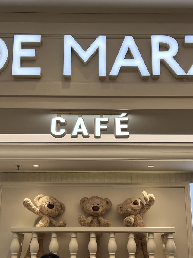 Bear Hugs in a Cup: The Whimsical World of 13DE MARZO Café🐻
