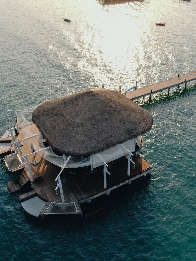 นั่งมองวิวทะเลแล้วมันฮีลใจ 🧡🌊