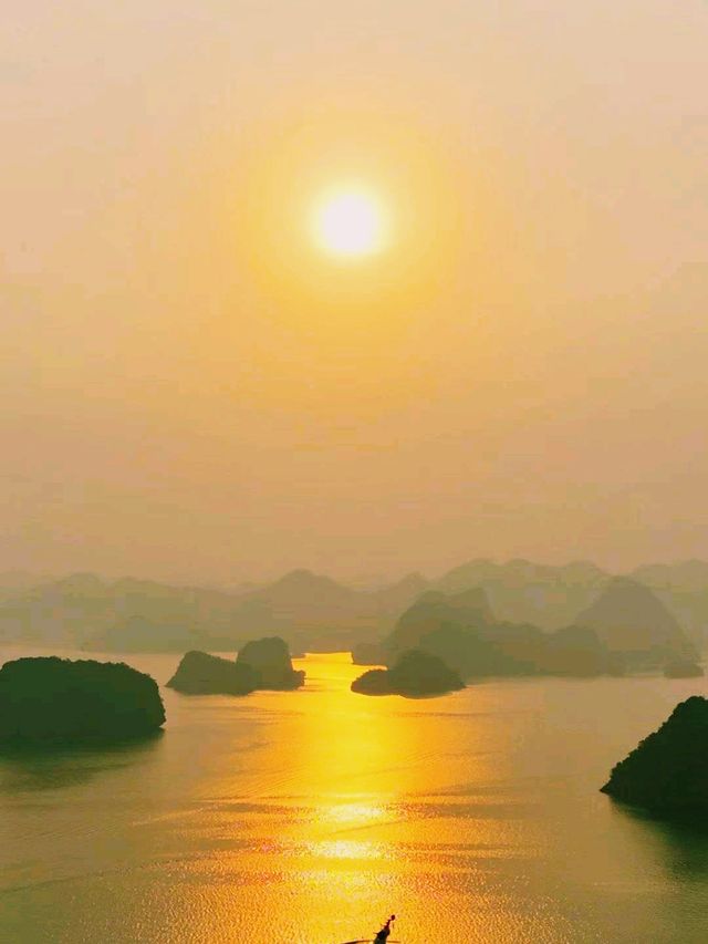 越南著名景點下龍灣旅行攻略，適合打卡拍照📸