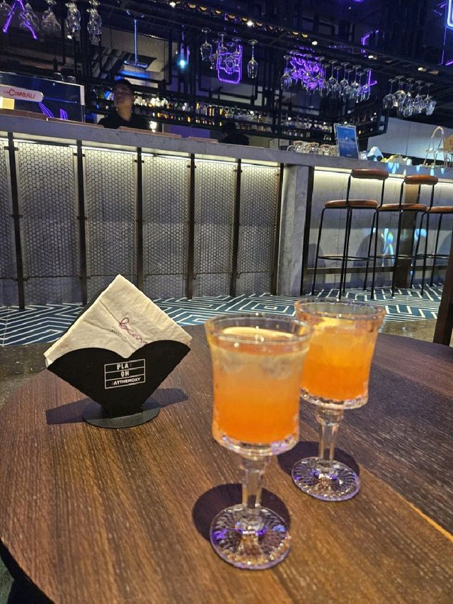 極多玩樂設施的酒店大堂