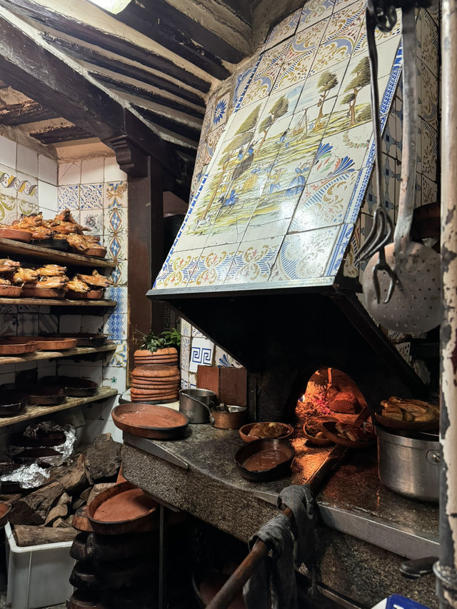 探索歷史的味道：最古老餐廳Botín的美食之旅