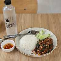 ✳️LIVIN CAFE | คาเฟ่มินิมอลโทนสีอบอุ่น✴️