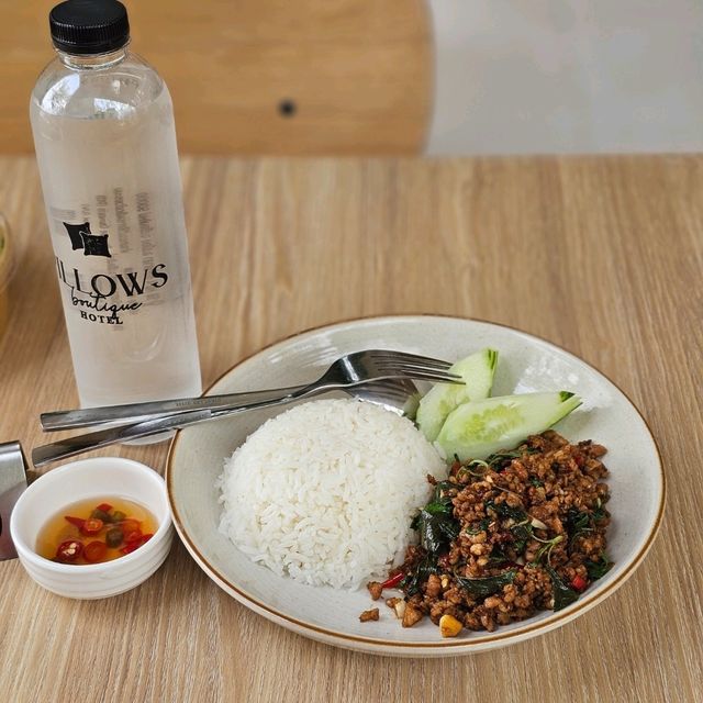 ✳️LIVIN CAFE | คาเฟ่มินิมอลโทนสีอบอุ่น✴️