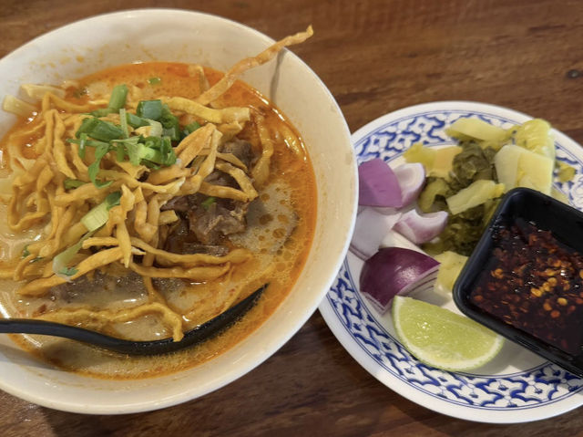 Huen Muan Jai (เฮือนม่วนใจ๋)