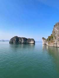 🚣‍♂️🌿 Into the Wild: My Adventure Cruise in Halong Bay! 🌿🚣‍♂️