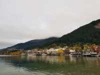 Admire the beauty of the majestic Lake Wakatipu New Zealand