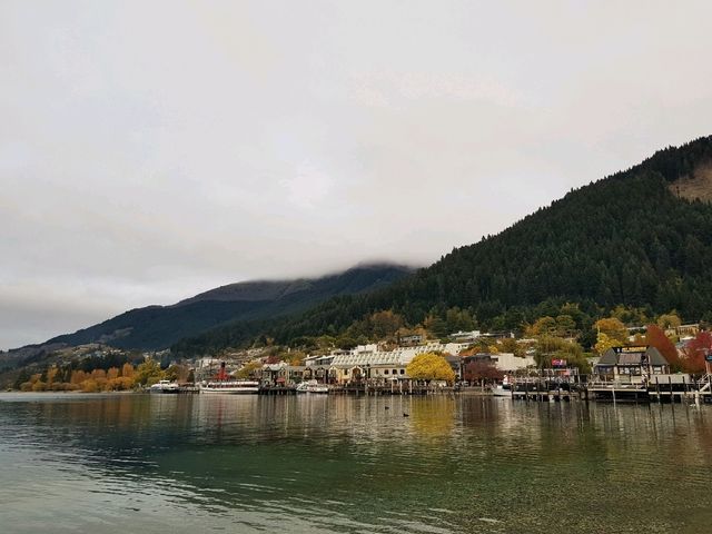 Admire the beauty of the majestic Lake Wakatipu New Zealand