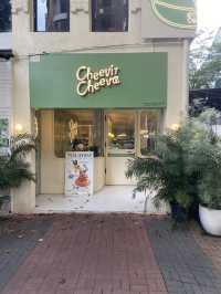 Snowfall in a Bowl: Cheevit Cheeva’s Strawberry Cheesecake Bingsu Hits the Sweet Spot