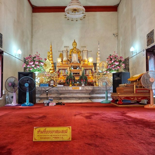 สักการะขอพรหลวงพ่อโชคดีและชมอุโบสถทรงวิลันดา