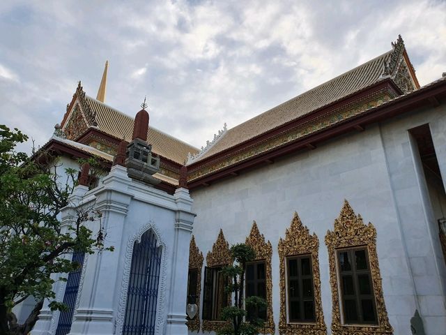 วัดบวรนิเวศวิหาร อารามหลวงชั้นเอกแหล่งความรู้อดีต