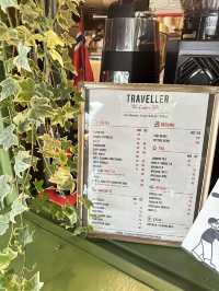 คาเฟ่สุดชิคย่านJJ : TRAVELLER The Coffee Shop