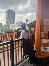 【搭上電影裡的復古列車！洛杉磯 Angels Flight 體驗小而經典的時光旅行】🎬🚋🌇