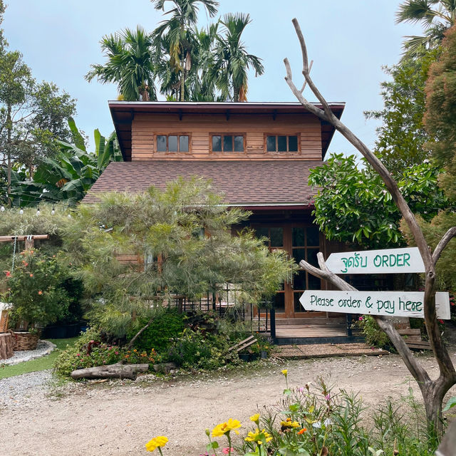 🪵คาเฟ่บ้านไม้ในสวนที่ระยอง