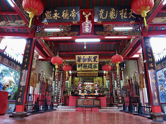 🏮 Hiang Thian Siang Ti Temple: A Backpacker’s Guide to Kuching’s Most Spiritual Hideout!