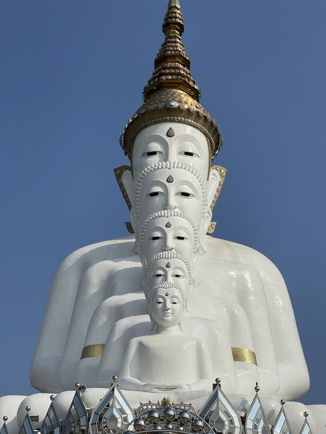 วัดพระธาตุผาซ่อนแก้ว – ไหว้พระเสริมบุญบนเขา