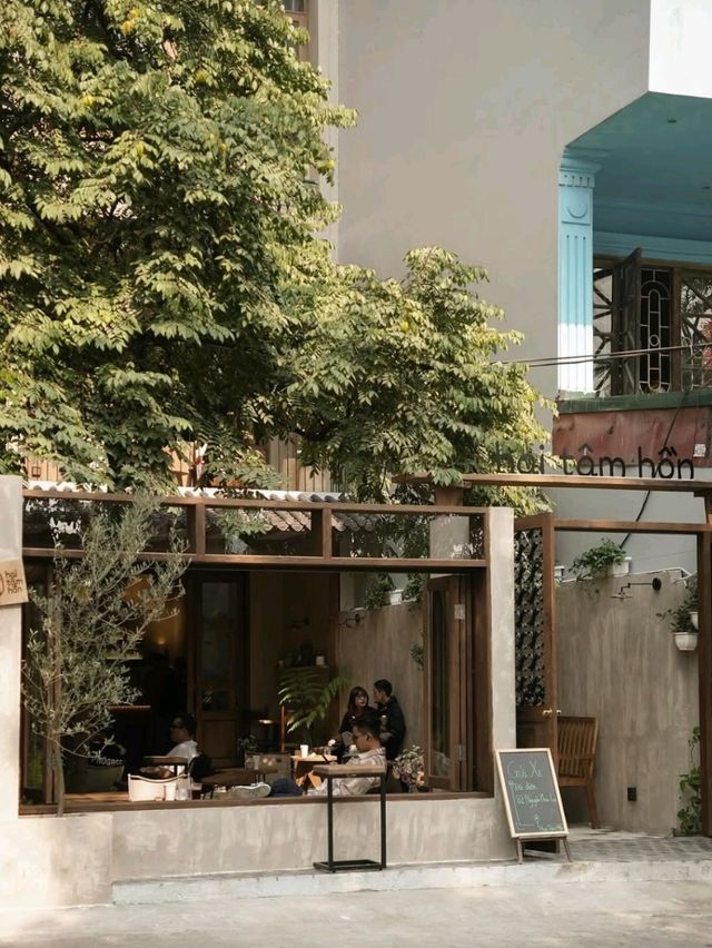 Hai Tâm Hồn is a charming café