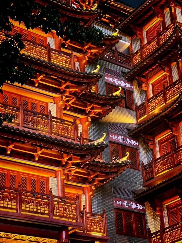 Dafo Temple: An Illuminated Oasis in Guangzhou ✨