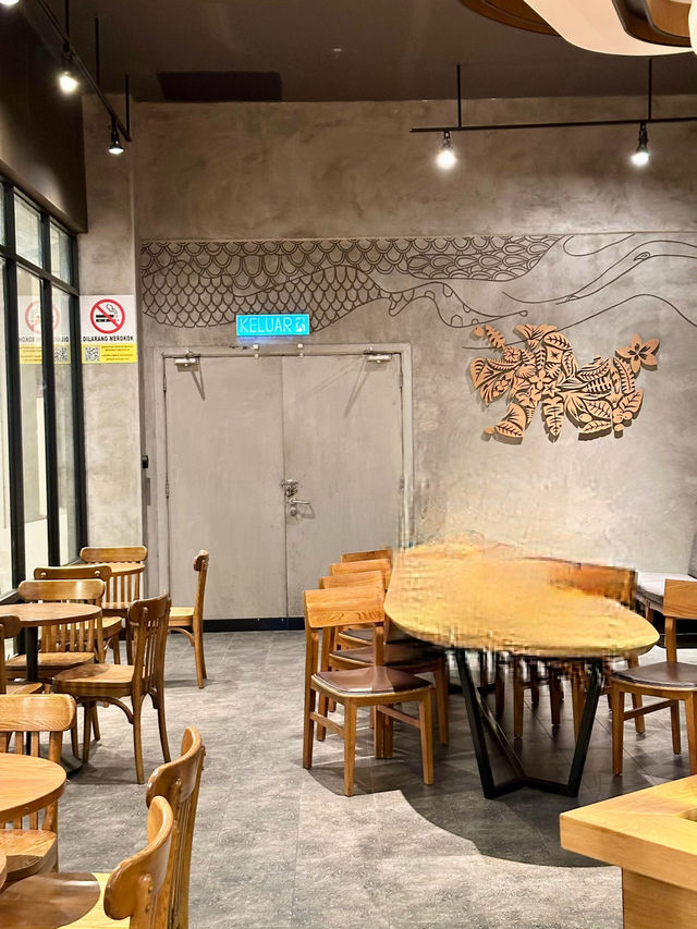 Where Buddha Watches Over Your Brew – Starbucks Chin Swee