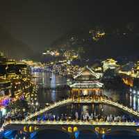 เฟิ่งหวง เมืองโบราณกลางหุบเขา