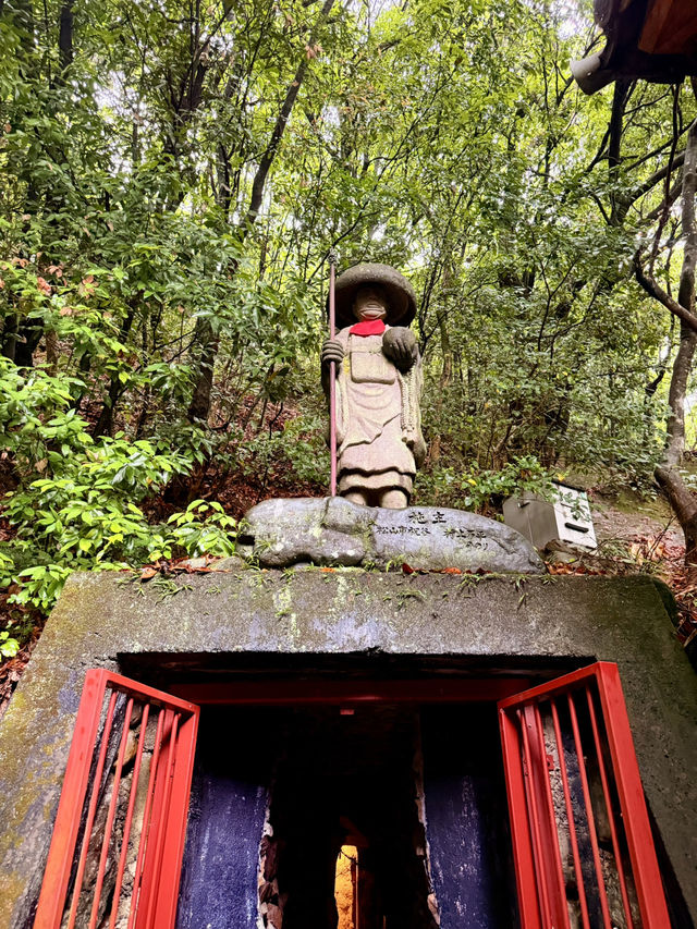 松山｜穿越洞穴抵達千與千尋的異世界？神秘的「風土記之丘」
