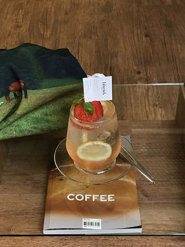이런 골목에 느좋 카페가 숨어있었다니🐈☕️