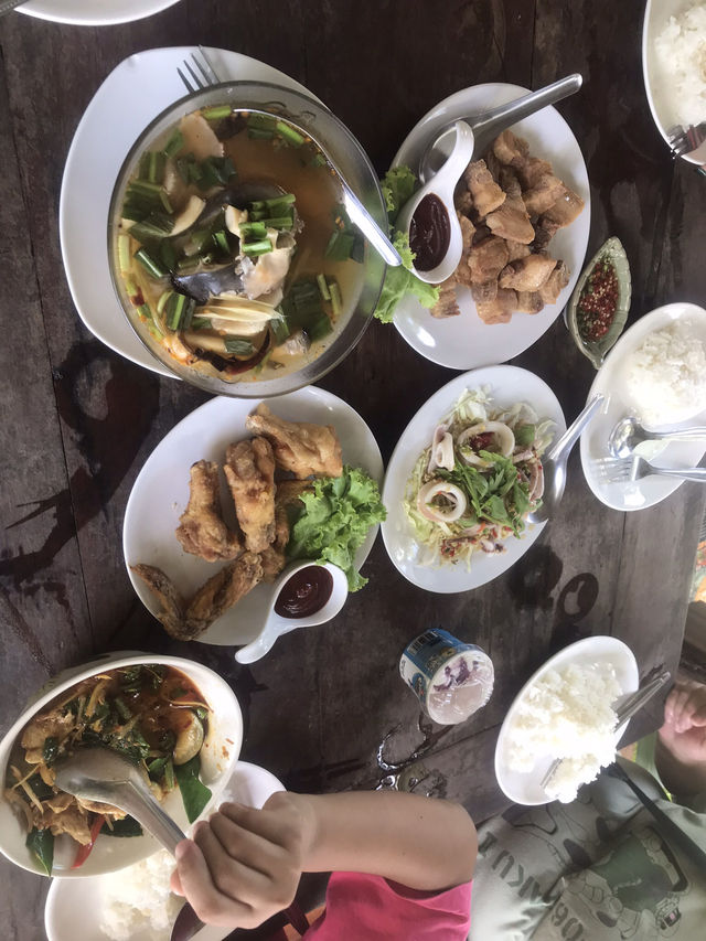 ร้านฟ้าใสริมแม่น้ำเจ้าพระยา