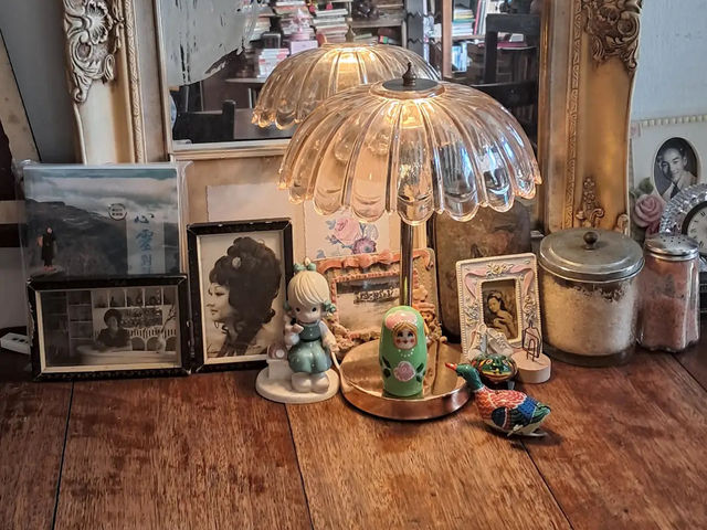 Vintage Green Cafe The Daughter