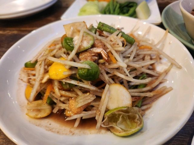 เฮือนลำพูน-สวนผัก ร้านอาหารเหนือ รางวัลมิชลินไกด์