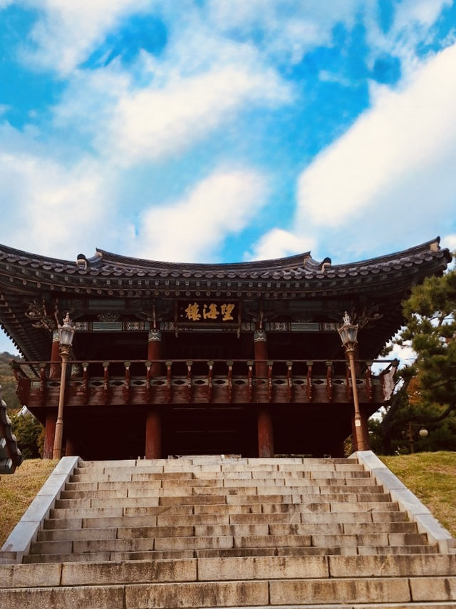 Jinnamgwan Hall, Yeosu: A Monument to Naval History and Architectural Grandeur