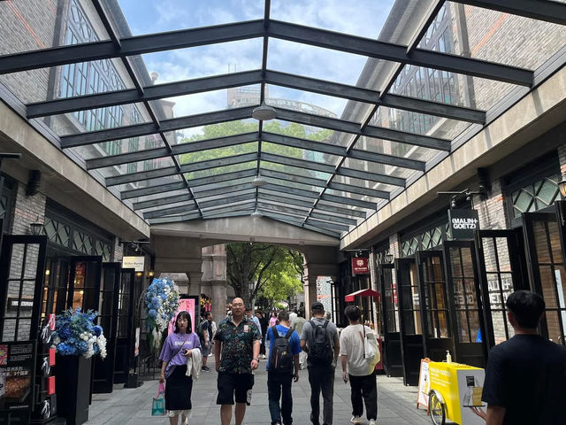  🏙️✨ A Tale of Two Quarters: Xintiandi & Tianzifang