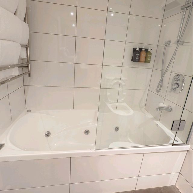 Relaxation at Its Best: A Stay at Holiday Inn Queenstown, Frankton Road