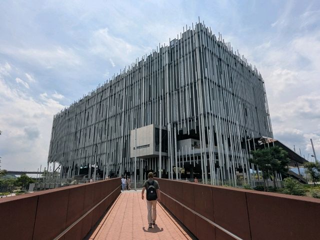 鶯歌 | 新北市美術館，銀白蘆葦造型的現代美術館