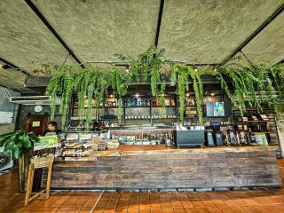 Breathing deeply with nature: A relaxing café experience.
