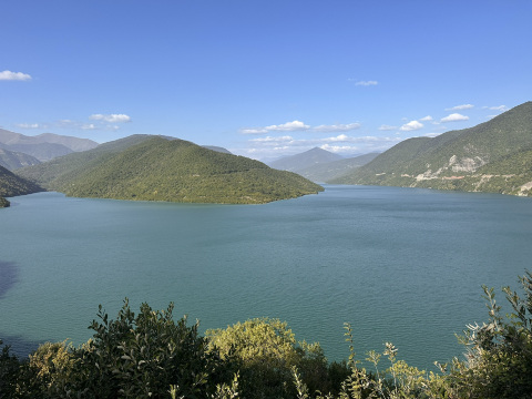 Zhinvali Water Reservoir／ジンヴァリ貯水池｜“コーカサスの碧水が