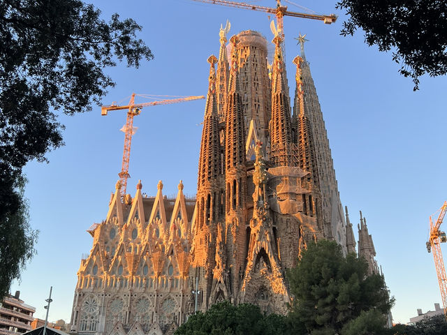 Sagrada Família – Barcelona’s Iconic Masterpiece 🇪🇸⛪